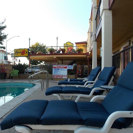 Super 8 By Wyndham Santa Cruz Beach Boardwalk Екстер'єр фото
