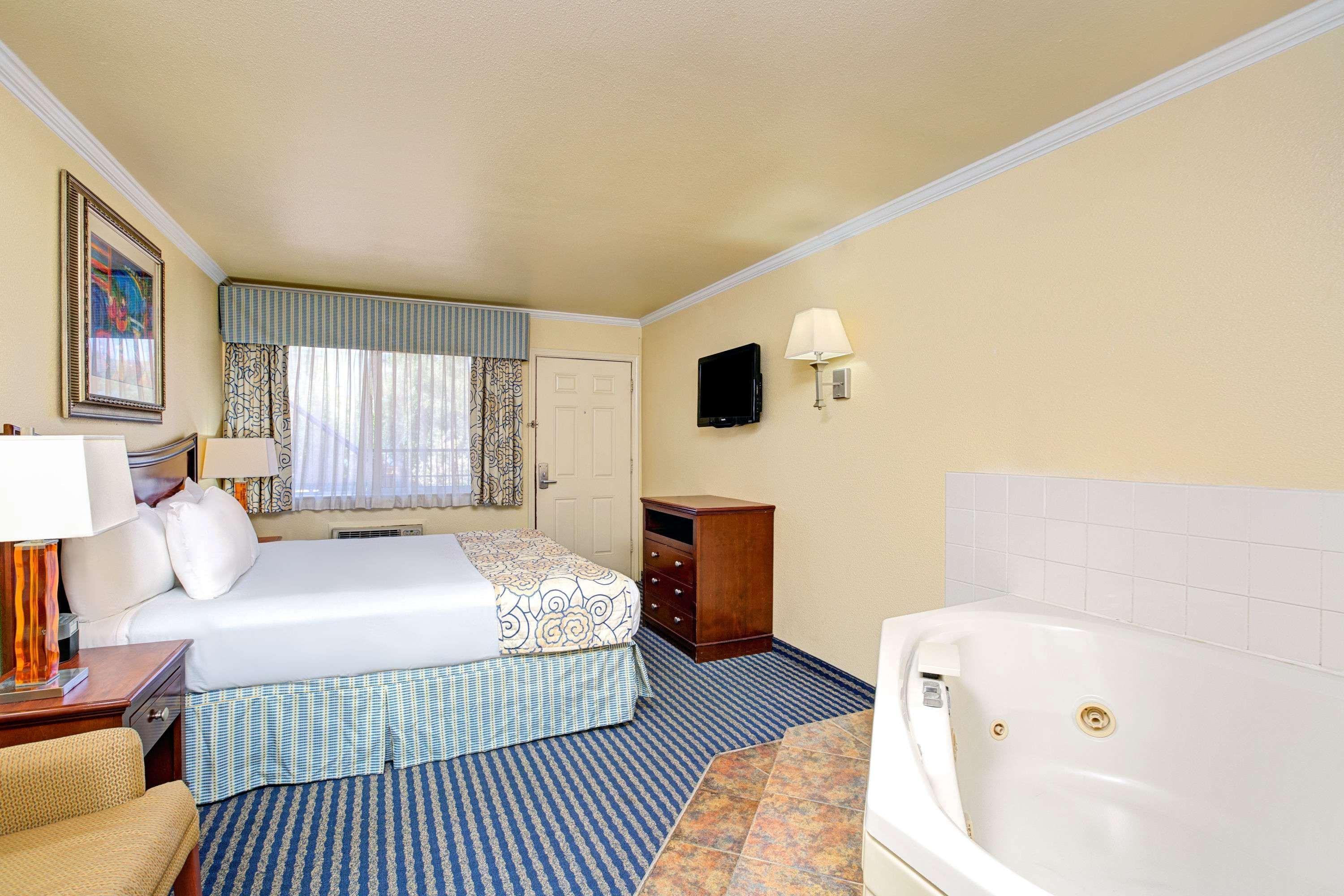Super 8 By Wyndham Santa Cruz Beach Boardwalk Екстер'єр фото