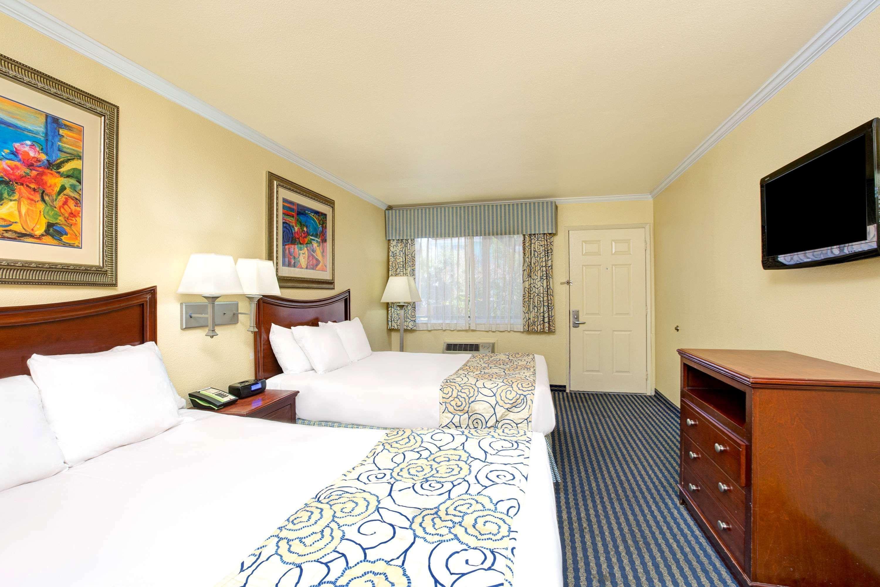 Super 8 By Wyndham Santa Cruz Beach Boardwalk Екстер'єр фото