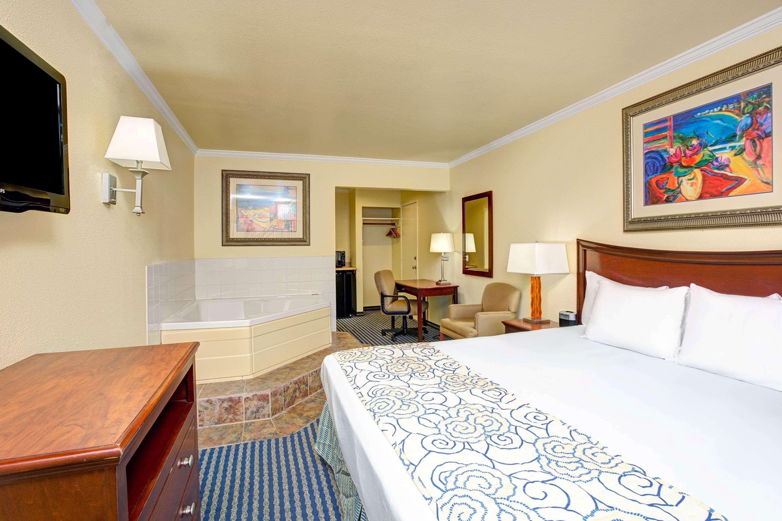 Super 8 By Wyndham Santa Cruz Beach Boardwalk Екстер'єр фото